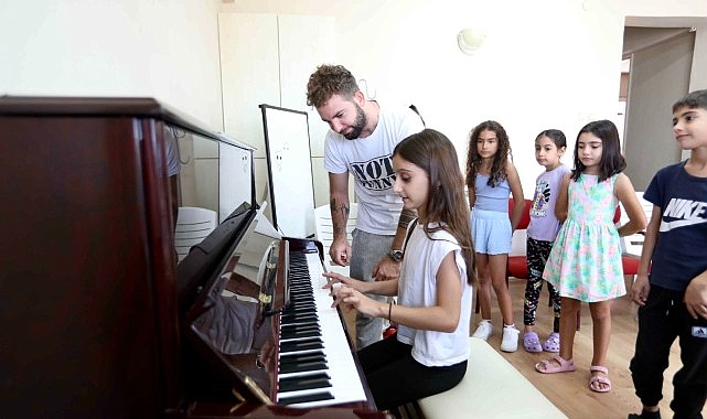 Bayraklı’da kültür-sanat kurslarına yoğun ilgi