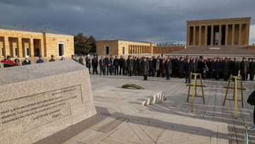 İsmet İnönü, ölümünün 51. yılında mezarı başında anıldı