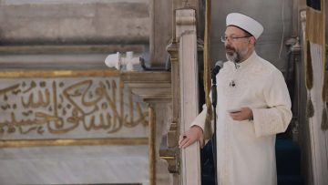 Diyanet’ten yeni bir skandal: Çiftlerin el ele dolaşması yasak