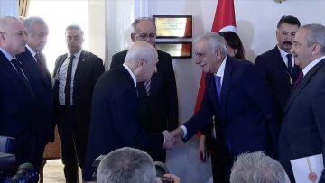 AKP’li isimden Ahmet Türk’lü poza tepki: ‘Akil kişiyse niye kayyım atadık?’