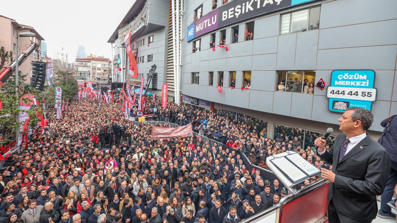 Beşiktaş’ta Demokrasi Mitingi: “Bu, tükenmişliğin göstergesidir!”