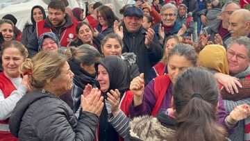 İlmek ilmek ördüler zaferi.. Polonez’e bak gelecek orda..