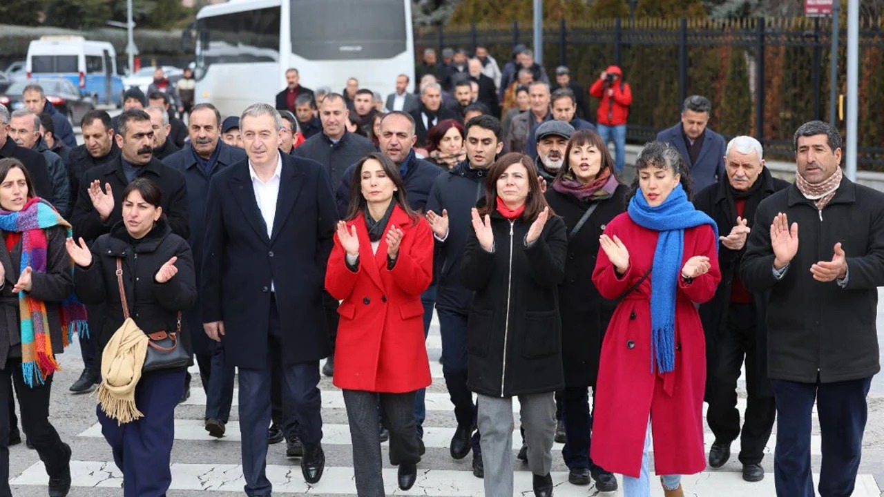 Demokratikleşme genlerinde yok