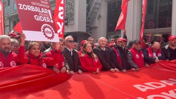 İşçilerin Demokrasi Buluşması: DİSK’li işçiler Saraçhane’de