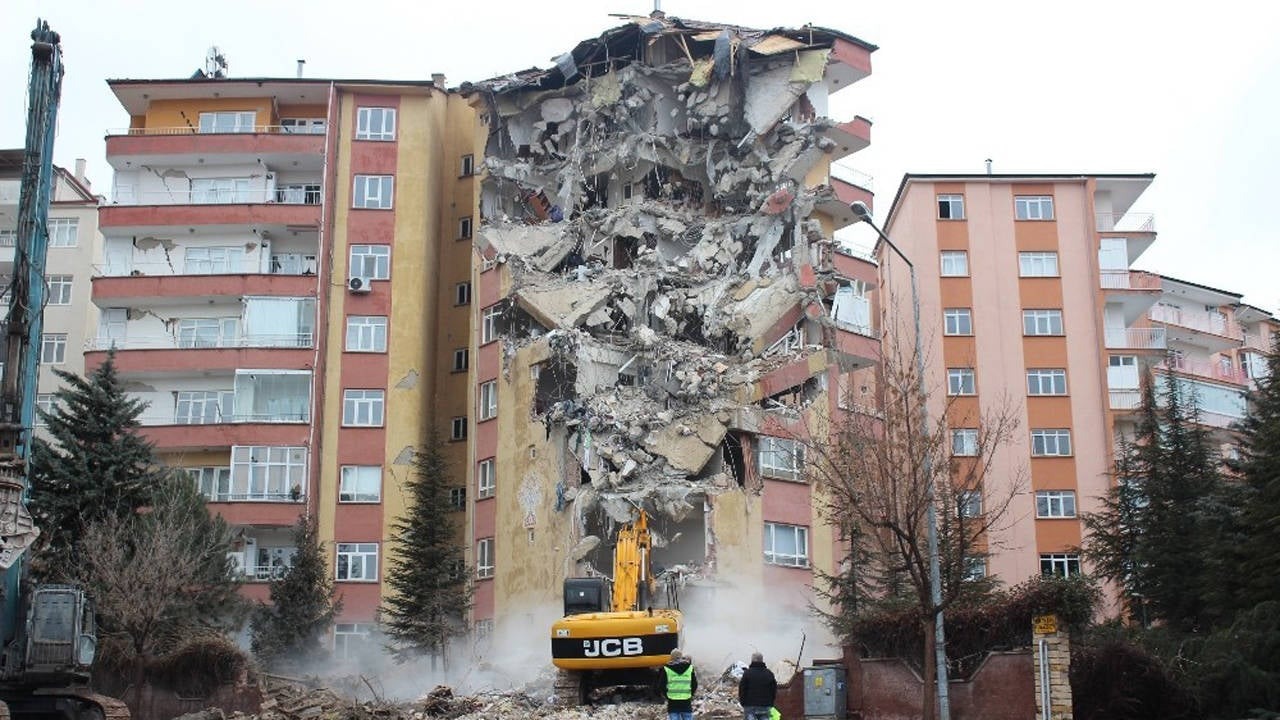 250 bin riskli bina için vakit doldu, yıkılmalı